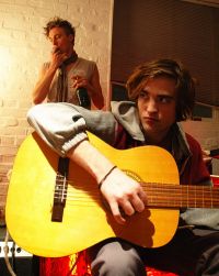 Robert Pattinson viseaza sa ajunga un star al muzicii pop! VIDEO!