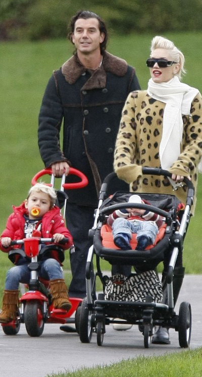 Gwen Stefani, la plimbare cu Kingston si Zuma FOTO!