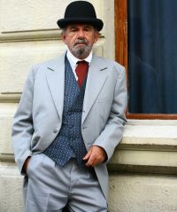 Florin Zamfirescu se intoarce in Bucurestiul de la 1900 pentru a tulbura apele