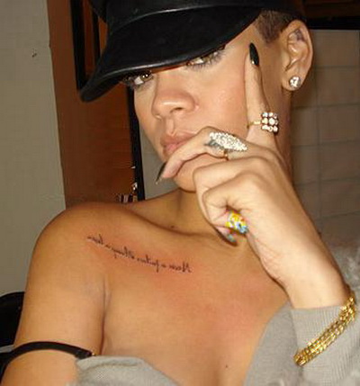 Iti place noul tatuaj al Rihannei?
