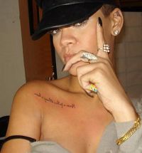 Iti place noul tatuaj al Rihannei?