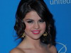 Ghici al cui este decolteul! UPDATE! Raspunsul corect: Selena Gomez!