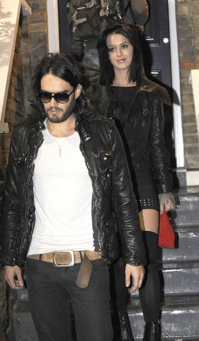 Russel Brand cauta inel de logodna pentru Katy Perry! GALERIE FOTO!