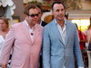 Elton John vrea in continuare sa adopte un copil impreuna cu iubitul sau, David Furnish!