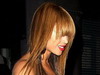 Beyonce isi ascunde ochii sub un breton voluminos! Iti place cum ii sta?