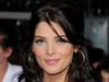 Ashley Greene le sfatuieste pe adolescente sa-si aleaga cu grija tinutele pentru baluri!