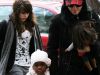 Madonna si-a dus fetele la Centrul Kabbalah din Londra in a doua zi de Craciun! FOTO!