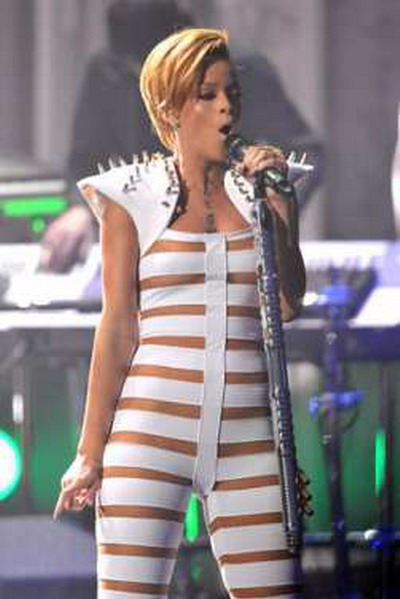 Rihanna va trebui sa isi cenzureze spectacolul de Revelion pe care il va sustine la Abu Dhabi!