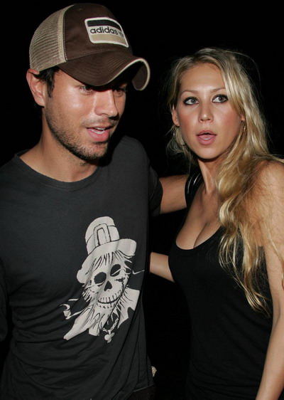 Enrique Iglesias nu suporta cand partenera sa foloseste prea mult parfum!