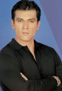 Jorge Salinas, acuzat ca si-a lovit fosta sotie