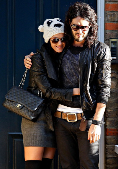Katy Perry si Russel Brand, bincuvantati de un love guru!