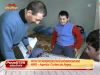 De ziua onomastica, unul dintre copiii familiei care a trait intr-o casa din carpe a primit un tort de mamaliga! 