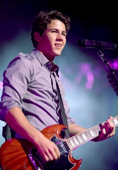 Nick Jonas si-a surprins fanii cu o noua melodie! VIDEO