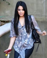 Vanessa Hudgens, cu parul intins! Iti place?