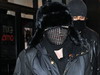 Inspirata de Lady Gaga, Madonna a iesit pe strada cu fata acoperita de o esarfa din plasa FOTO!