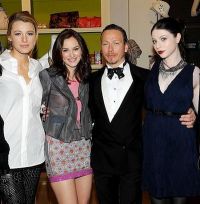 Uite cum s-au imbracat starurile din Gossip Girl la lansarea cartii stilistului lor!  GALERIE FOTO