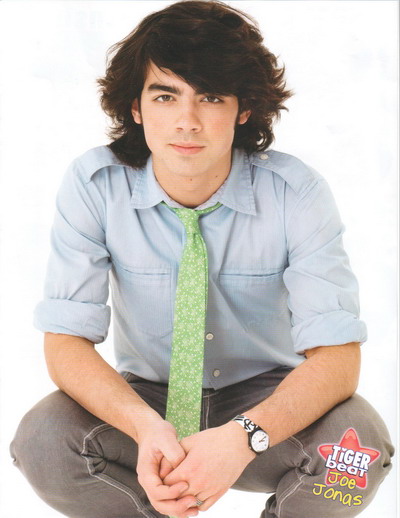 Joe Jonas vrea si el sa incerce o cariera solo!