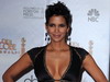 Ghici al cui este decolteul sexy din imagine? UPDATE: Ati ghicit! Era vorba despre Halle Berry!