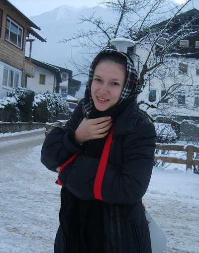 Adela Popescu s-a intors pe platourile de filmare cu mana rupta pe partia de schi, in Austria FOTO