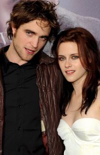 Mama lui Robert Pattinson o vrea nora pe Kristen Stewart!