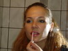 3 modalitati neconventionale in care poti purta un gloss de buze!