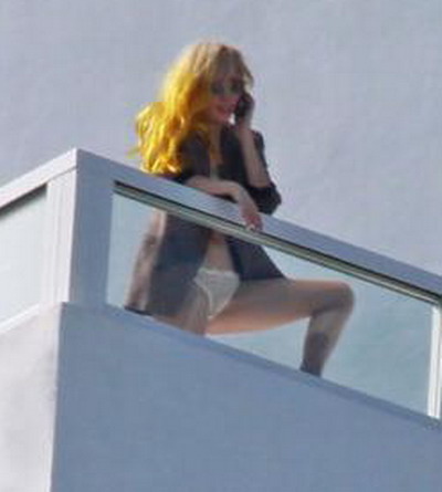 Lady GaGa, dezbracata pe balcon! GALERIE FOTO&VIDEO