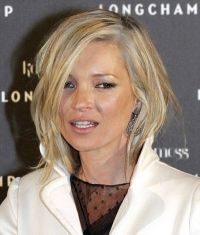 Kate Moss a aparut cu parul ars de decolorant la lansarea gentilor Longchamp! FOTO&VIDEO