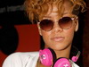 Rihanna, singura la Grammy! VIDEO!