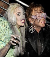UPDATE! Lady GaGa vrea sa cumpere pianul la care a cantat cu Sir Elton John! VIDEO
