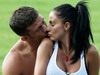 Katie Price si Alex Reid s-au casatorit in Las Vegas si au sarbatorit la un club de striptease!