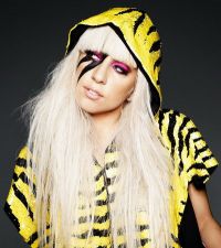 Lady GaGa, timida si complexata?