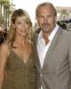Kevin Costner si Christine Baumgartner