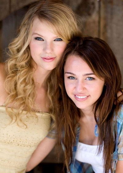 Miley Cyrus are cele mai multe nominalizari la Nickeldon Kids’ Choice Awards 2010! VIDEO