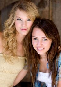 Miley Cyrus are cele mai multe nominalizari la Nickeldon Kids’ Choice Awards 2010! VIDEO