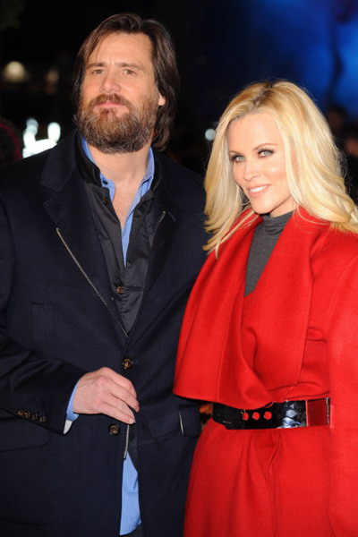 Jim Carey scrie pe cer declaratii de dragoste pentru Jenny McCarthy si dezvaluie secretul unei relatii de durata!