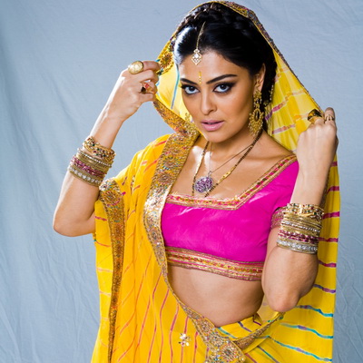 Juliana Paes a renuntat la carne si la fumat in India