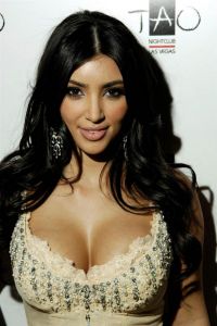 Kim Kardashian vrea sa lanseze un parfum unisex, creat impreuna cu iubitul ei!