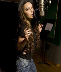 Belinda a inregistrat "Somos el mundo", pentru ajutorarea victimelor din Haiti, si "Egoista" cu Pitbull! VIDEO!