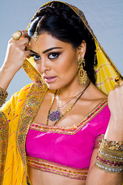 Juliana Paes are o slabiciune pentru dulciurile de la miezul noptii!