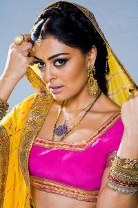 Juliana Paes are o slabiciune pentru dulciurile de la miezul noptii!