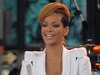 Rihanna a lansat o noua melodie si cere ajutor de la fani ca sa gaseasca un nume pentru noul ei parfum! VIDEO