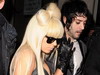 Lady GaGa: „Mai bine mor decat sa fiu vazuta de fani fara tocuri inalte!”