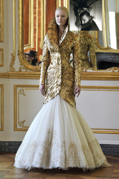 Ingeri si demoni - ultima colectie semnata Alexander McQueen! GALERIE FOTO