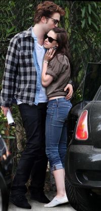 Kristen Stewart ii face scene de gelozie lui Robert Pattinson