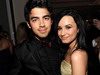 Demi Lovato confirma ca are o relatie cu Joe Jonas VIDEO - "Make A Wave"!
