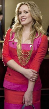 Uite cum va arata Hilary Duff in noul ei film, „Beauty & the Briefcase”! GALERIE FOTO