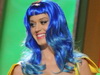 Katy Perry a fost improscata cu vopsea din cap pana in picioare FOTO!