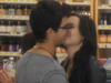 Demi Lovato & Joe Jonas, pipaieli in magazin! FOTO!