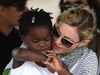 Tatal biologic al micutei Mercy, pe care Madonna a adoptat-o din Malawi, isi vrea fetita inapoi! FOTO