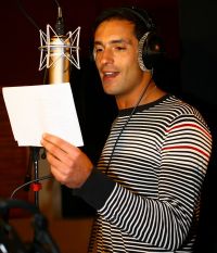 Radu Valcan si-a confirmat calitatile de cantaret in melodia aniversara de 10 ani la ProTv International! FOTO&VIDEO